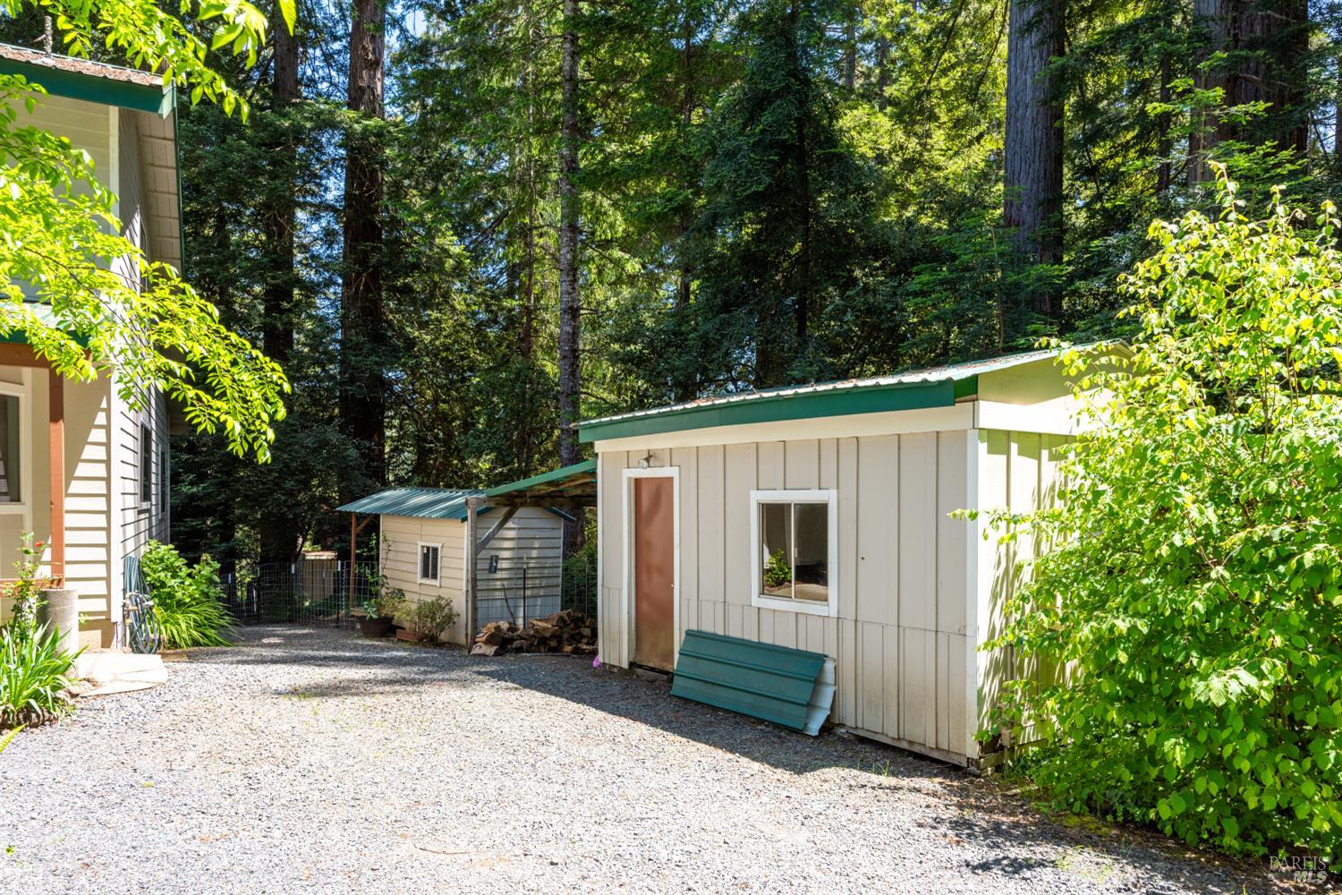 Detail Gallery Image 6 of 32 For 1 Mosswood Cir, Cazadero,  CA 95421 - 2 Beds | 2 Baths