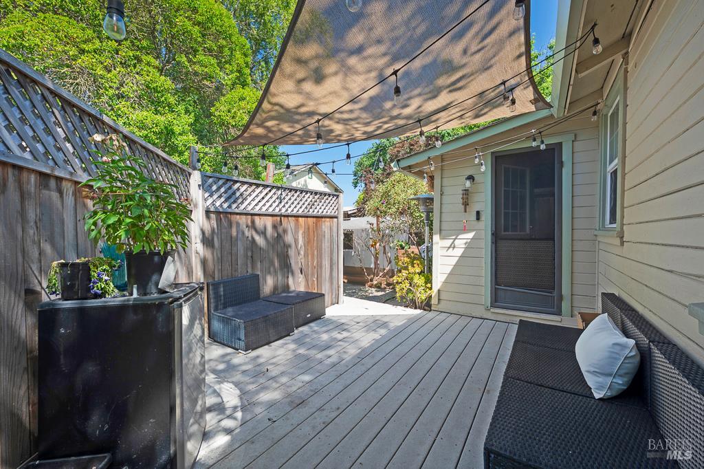 Detail Gallery Image 35 of 44 For 1237 Humboldt St, Santa Rosa,  CA 95404 - 3 Beds | 3/1 Baths