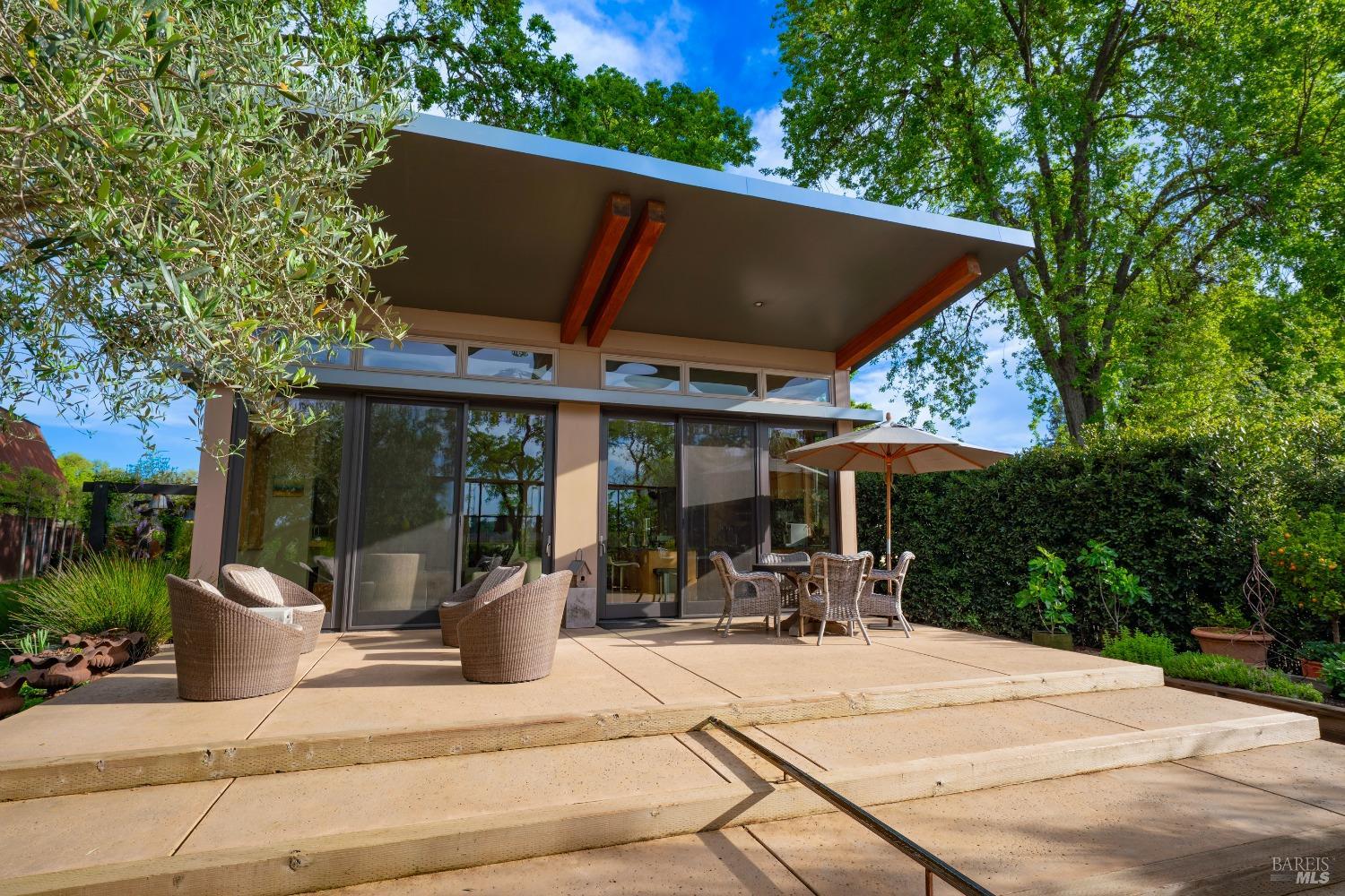 Detail Gallery Image 13 of 70 For 1067 Darms Ln, Napa,  CA 94558 - 5 Beds | 3 Baths