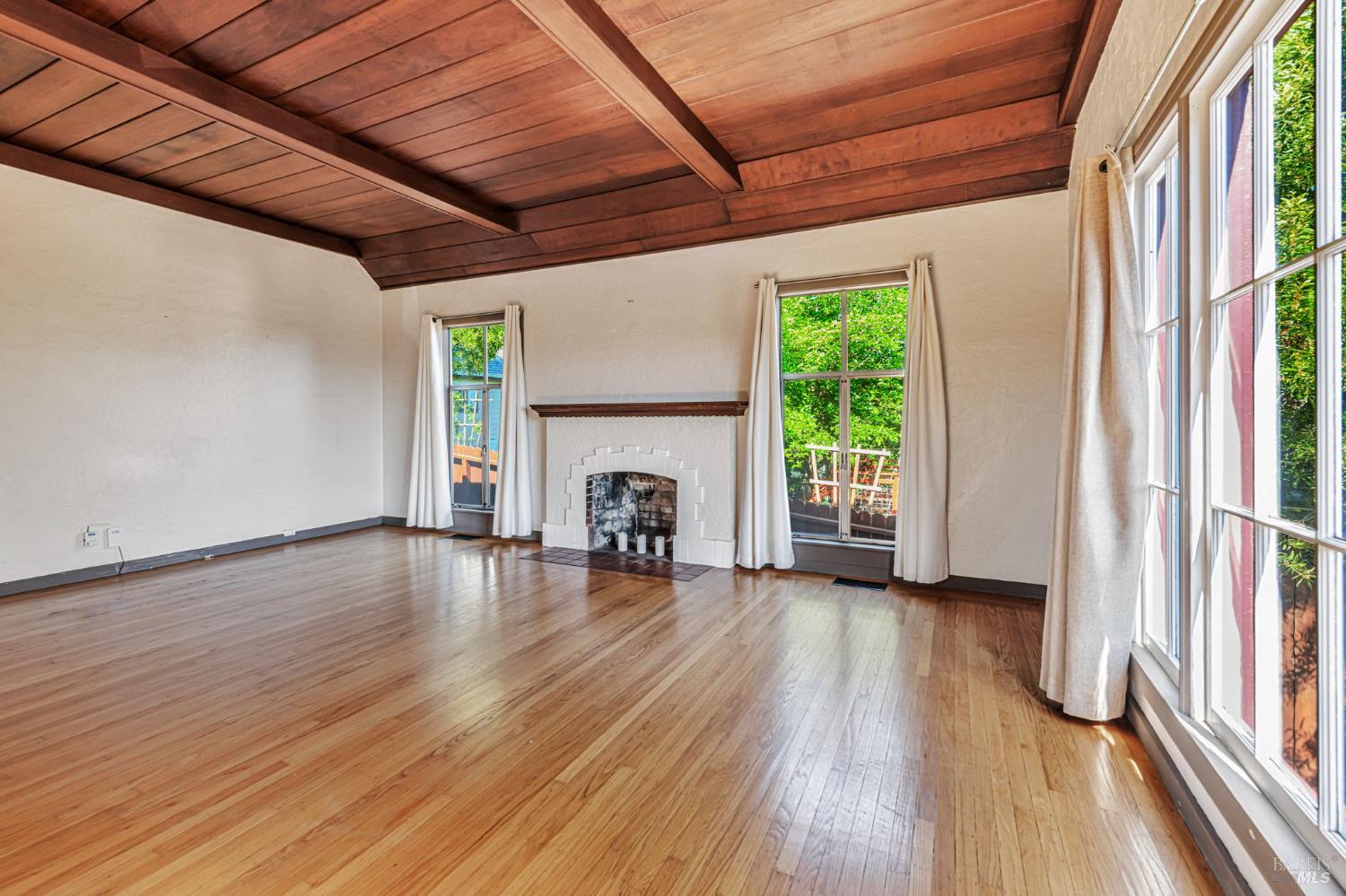 Detail Gallery Image 6 of 38 For 20 Laurel Ave, Petaluma,  CA 94952 - 2 Beds | 1 Baths