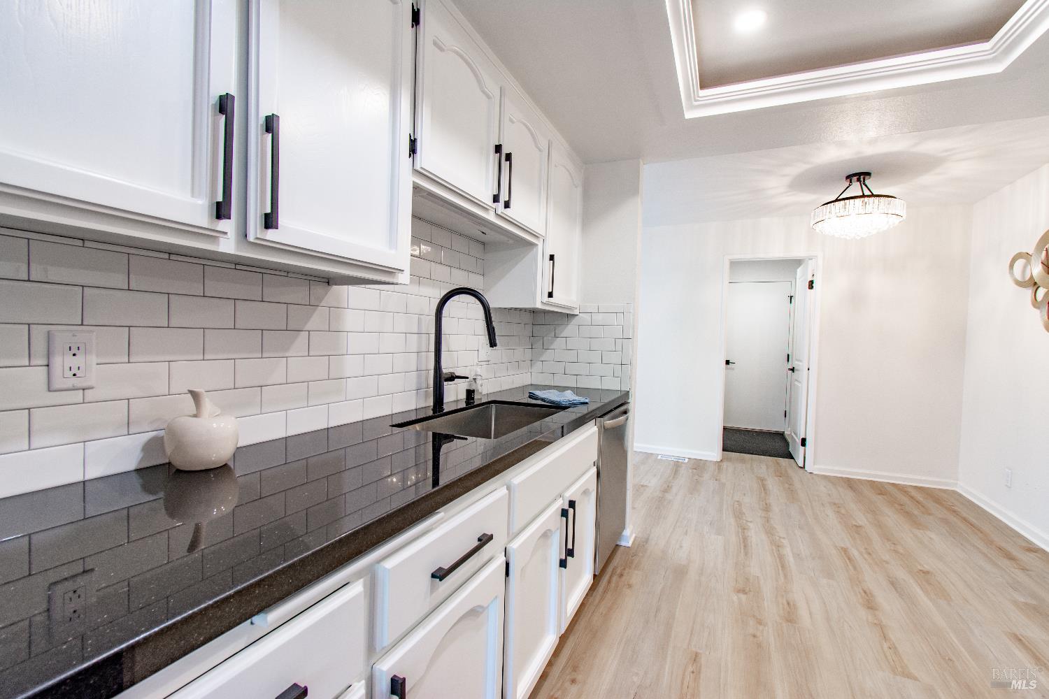 Detail Gallery Image 10 of 51 For 1986 Larchmont Cir, Fairfield,  CA 94534 - 3 Beds | 2/1 Baths