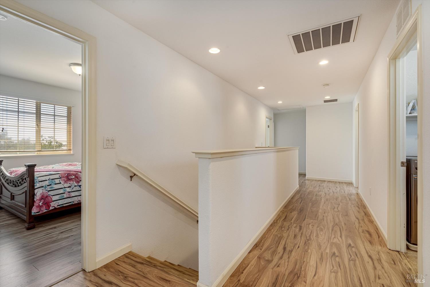 Detail Gallery Image 13 of 31 For 236 Cogburn Way, Vacaville,  CA 95687 - 5 Beds | 2/1 Baths