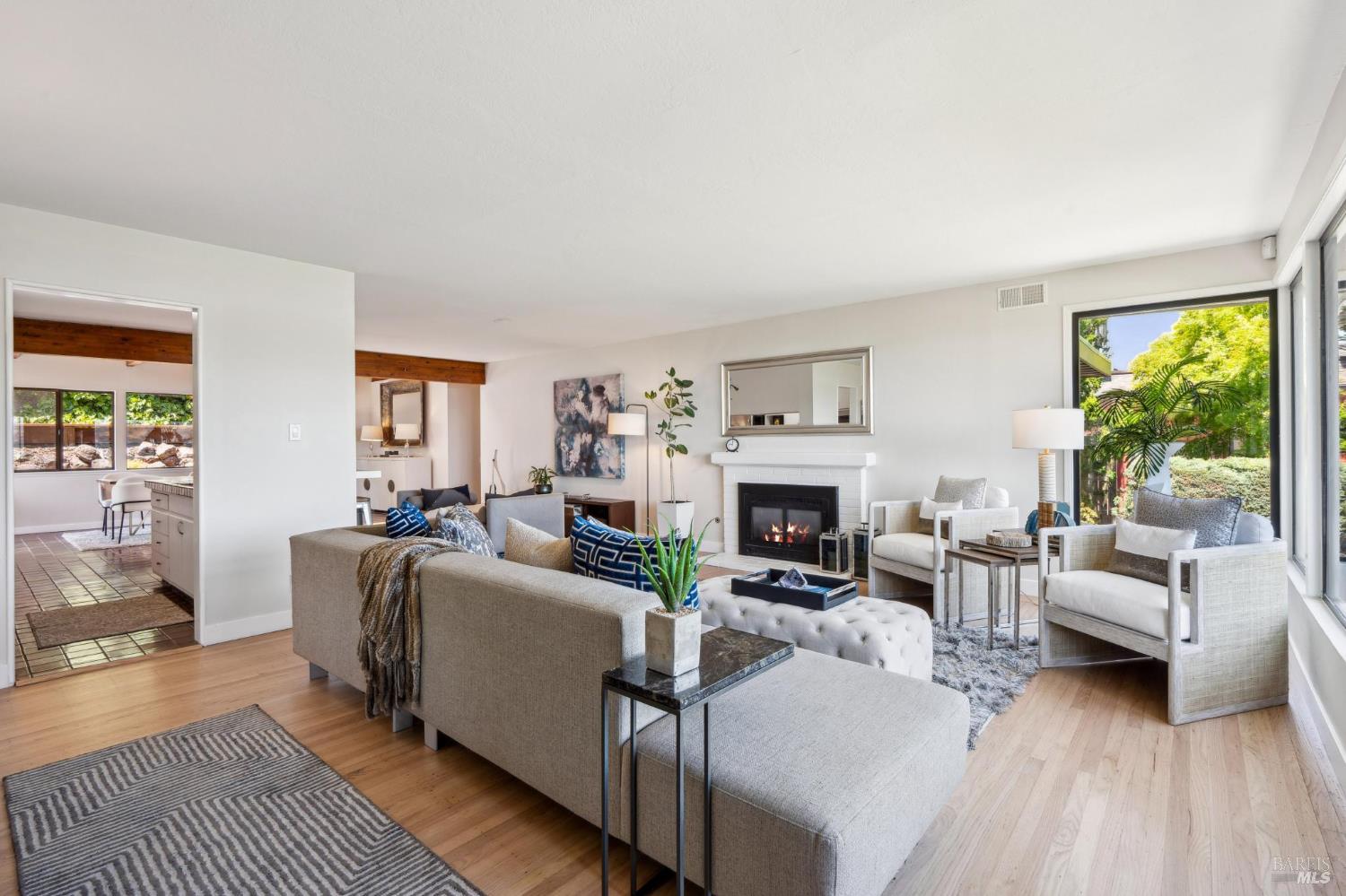 Detail Gallery Image 4 of 28 For 308 E Strawberry Dr, Mill Valley,  CA 94941 - 3 Beds | 2 Baths
