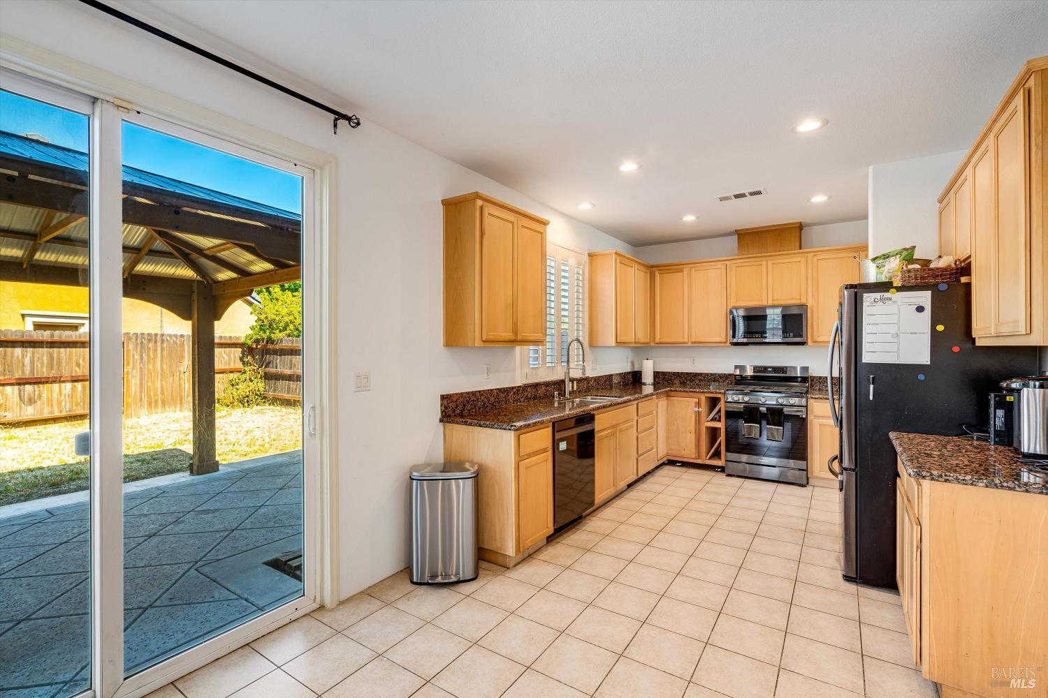 Detail Gallery Image 10 of 31 For 236 Cogburn Way, Vacaville,  CA 95687 - 5 Beds | 2/1 Baths