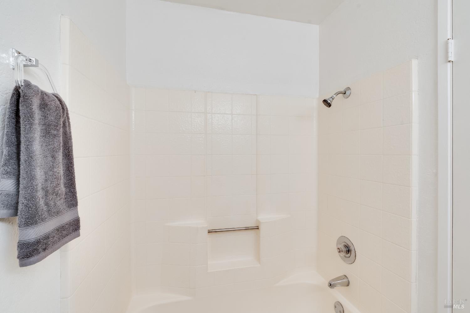 Detail Gallery Image 20 of 33 For 2000 Clearview Cir, Benicia,  CA 94510 - 3 Beds | 2/1 Baths