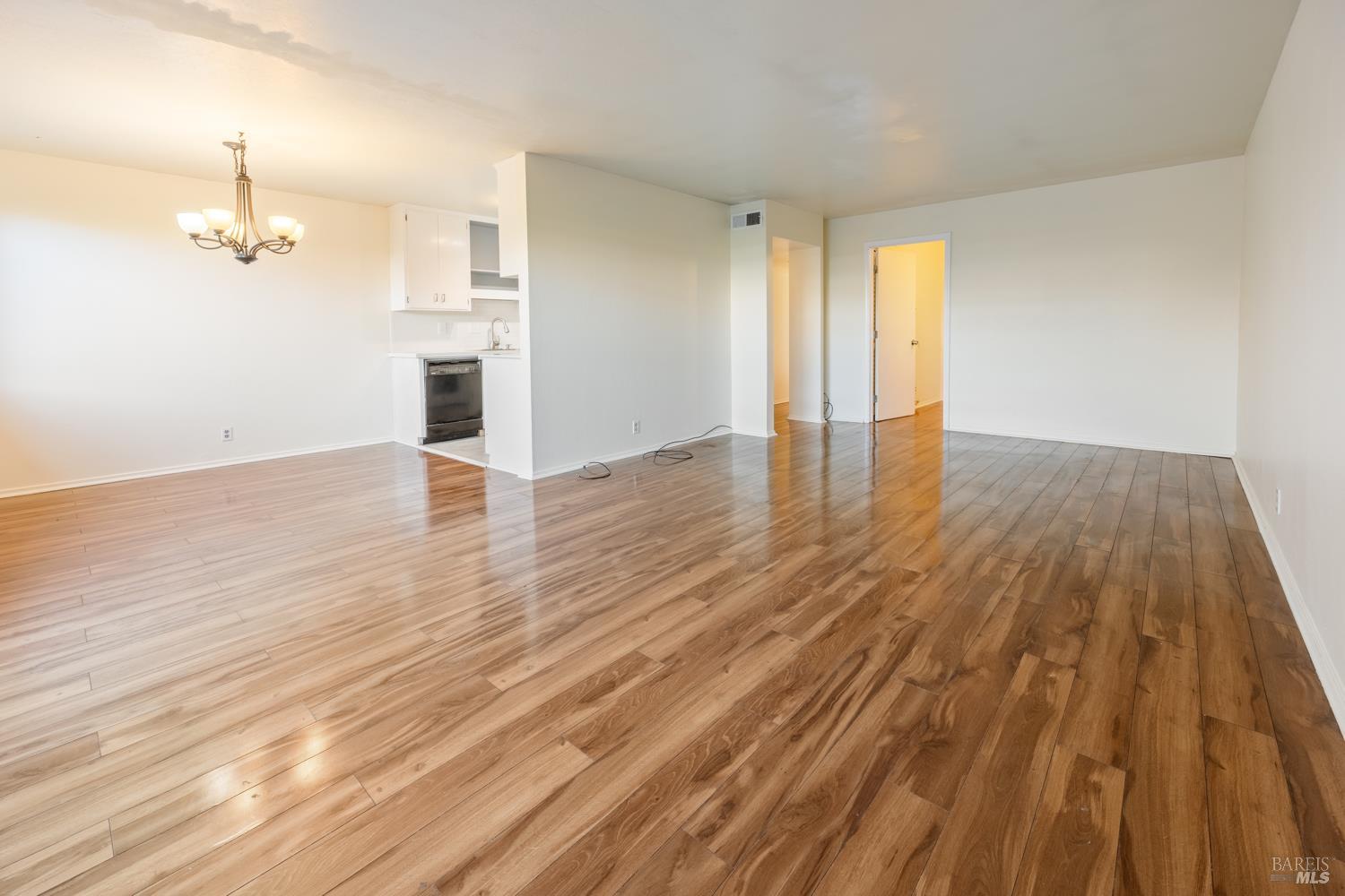 Detail Gallery Image 1 of 16 For 50 Sonoma St #3,  San Rafael,  CA 94901 - 1 Beds | 1 Baths