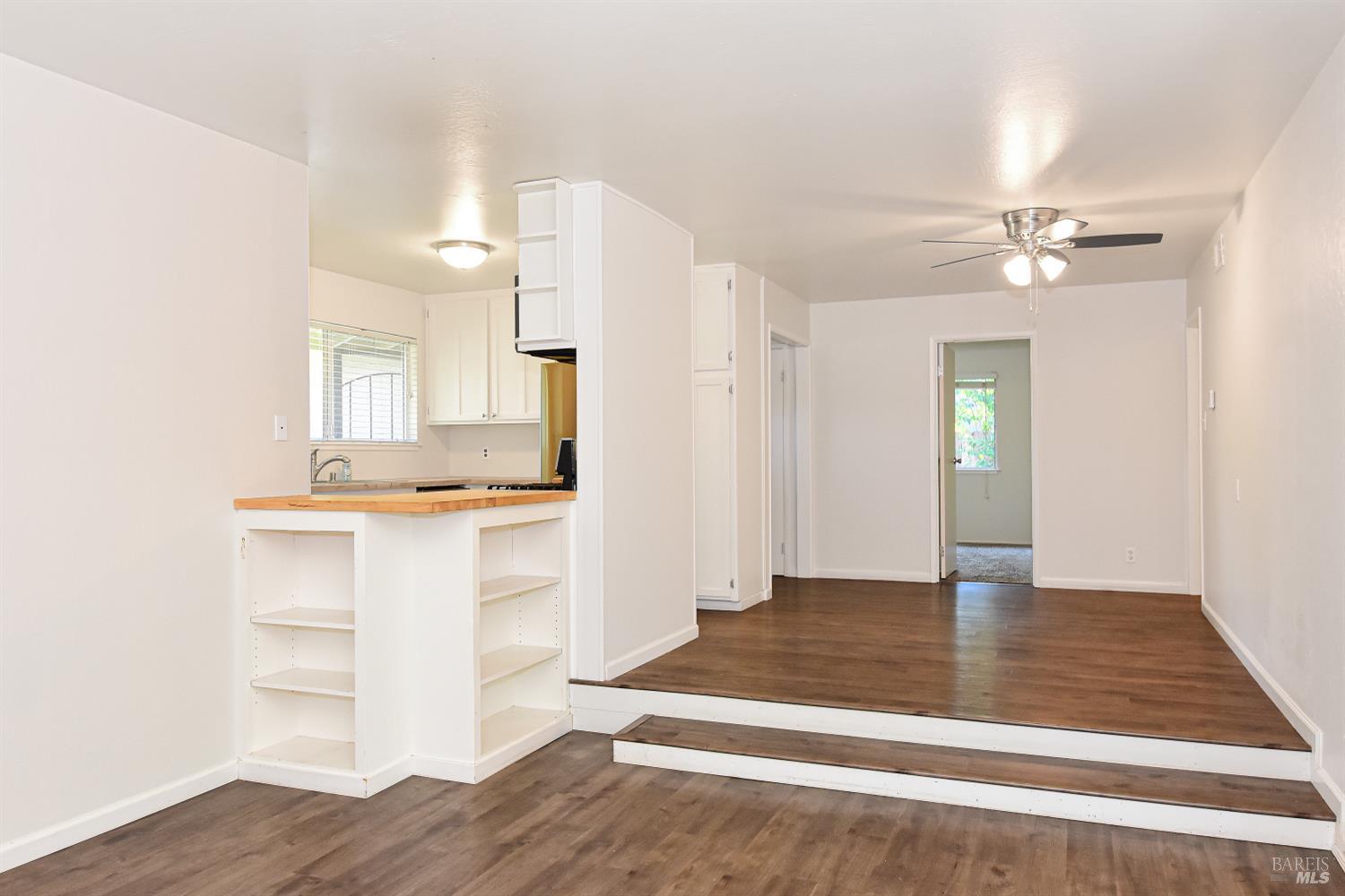 Detail Gallery Image 13 of 28 For 17884 San Carlos Dr, Sonoma,  CA 95476 - 4 Beds | 2 Baths