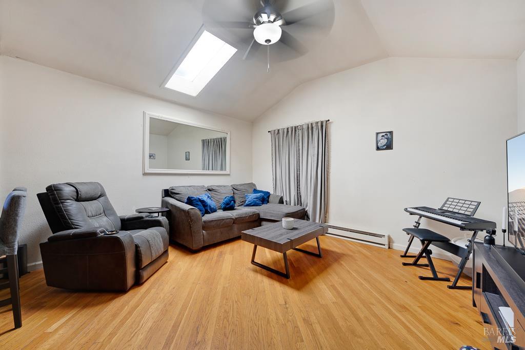 Detail Gallery Image 38 of 44 For 1237 Humboldt St, Santa Rosa,  CA 95404 - 3 Beds | 3/1 Baths