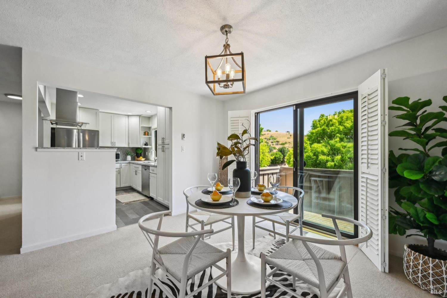 Detail Gallery Image 17 of 54 For 239 Knollwood Dr, San Rafael,  CA 94901 - 2 Beds | 2/1 Baths
