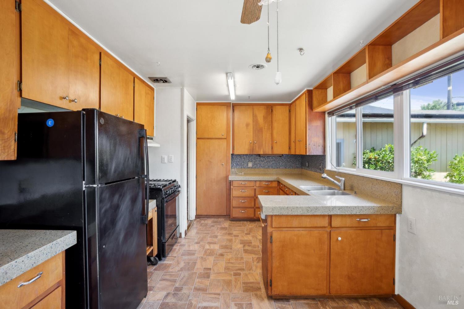 Detail Gallery Image 3 of 10 For 1205 Cambridge St, Novato,  CA 94947 - 3 Beds | 2 Baths
