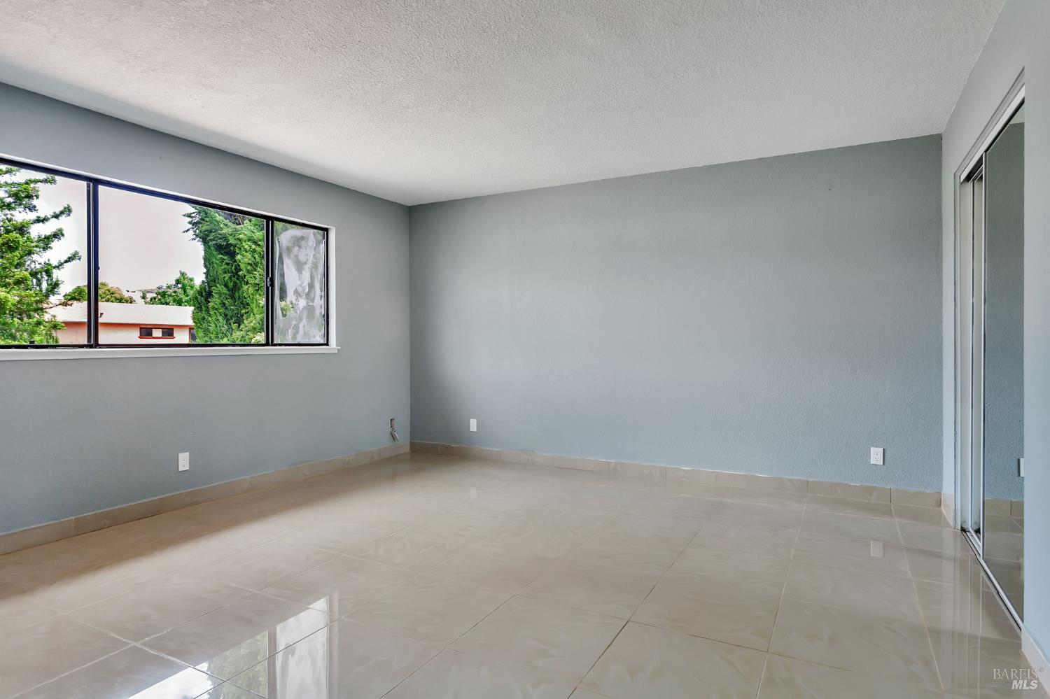 Detail Gallery Image 27 of 46 For 1001 Suffolk Way, Fairfield,  CA 94533 - 5 Beds | 3 Baths