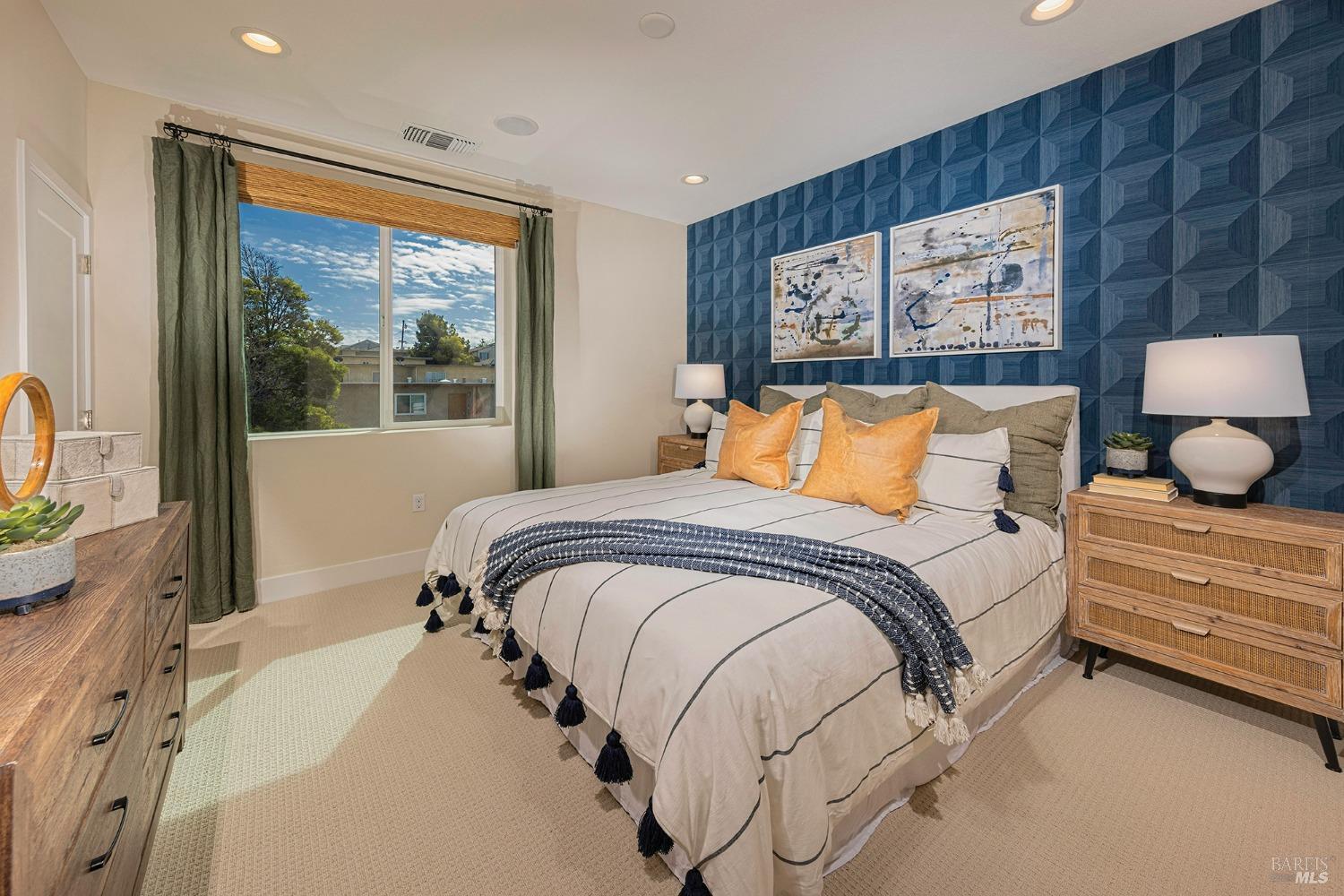 Detail Gallery Image 5 of 8 For 5203 Dalai Lama Ave, Richmond,  CA 94804 - 4 Beds | 4 Baths