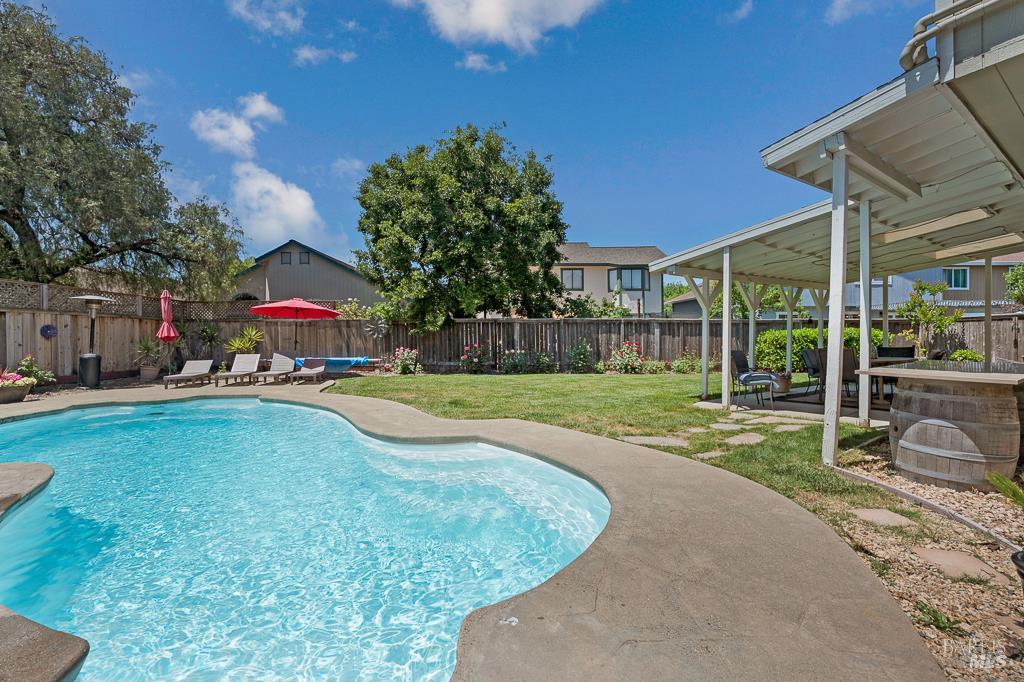 Detail Gallery Image 39 of 46 For 1405 Montana Pl, Rohnert Park,  CA 94928 - 4 Beds | 2/1 Baths