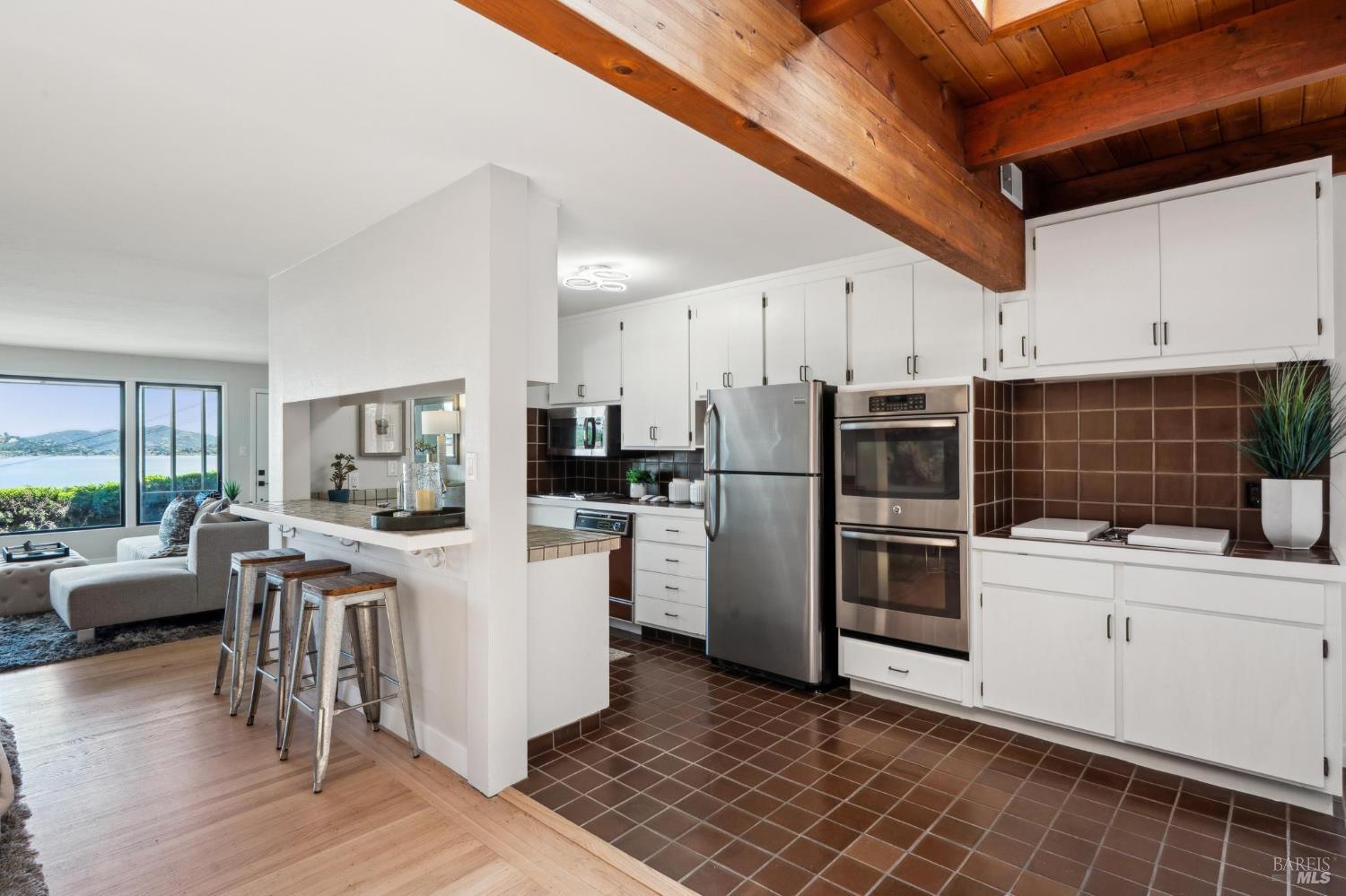 Detail Gallery Image 9 of 28 For 308 E Strawberry Dr, Mill Valley,  CA 94941 - 3 Beds | 2 Baths