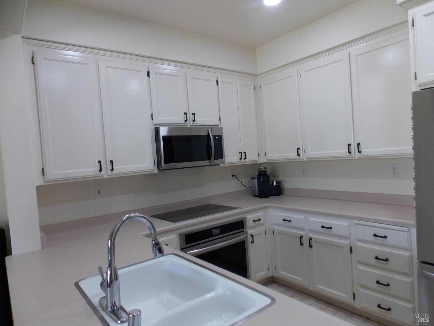 Detail Gallery Image 12 of 36 For 834 Glen Miller Dr, Windsor,  CA 95492 - 2 Beds | 2 Baths