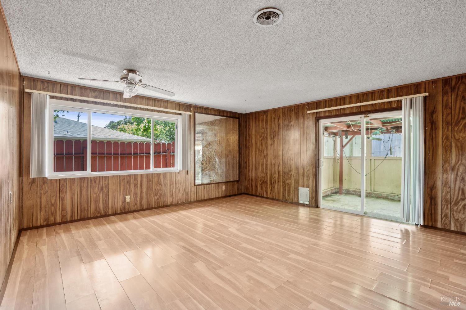 Detail Gallery Image 4 of 10 For 1205 Cambridge St, Novato,  CA 94947 - 3 Beds | 2 Baths
