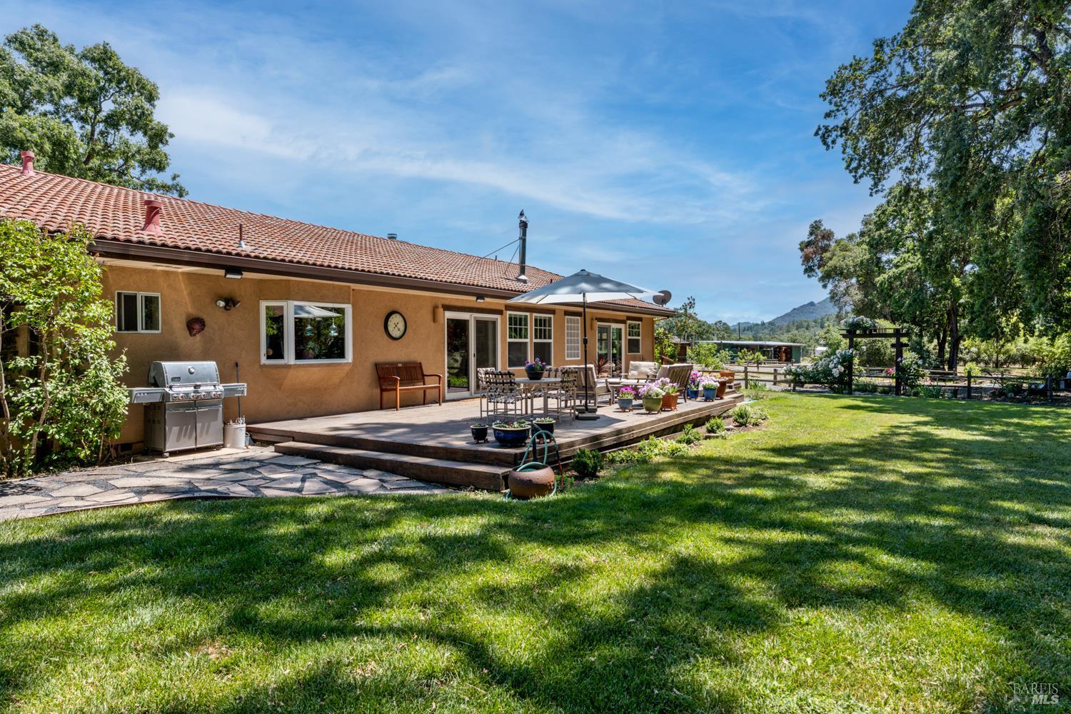 Detail Gallery Image 10 of 50 For 3700 Feliz Creek Rd, Hopland,  CA 95449 - 3 Beds | 3 Baths