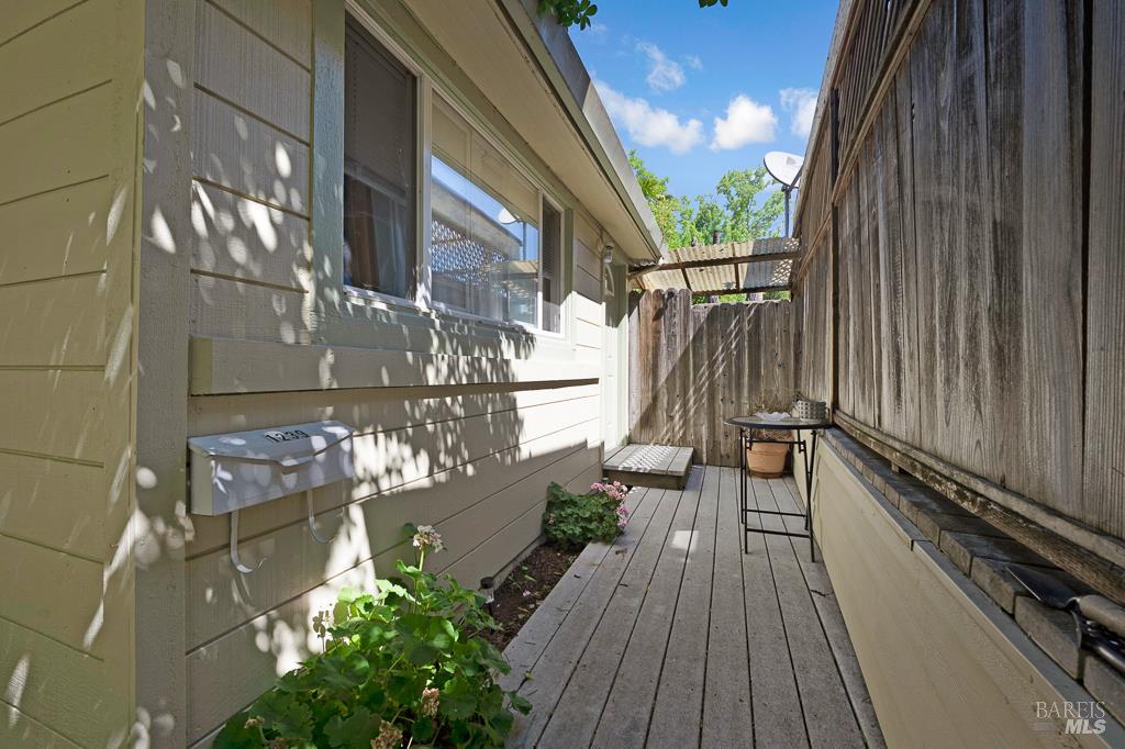 Detail Gallery Image 34 of 44 For 1237 Humboldt St, Santa Rosa,  CA 95404 - 3 Beds | 3/1 Baths