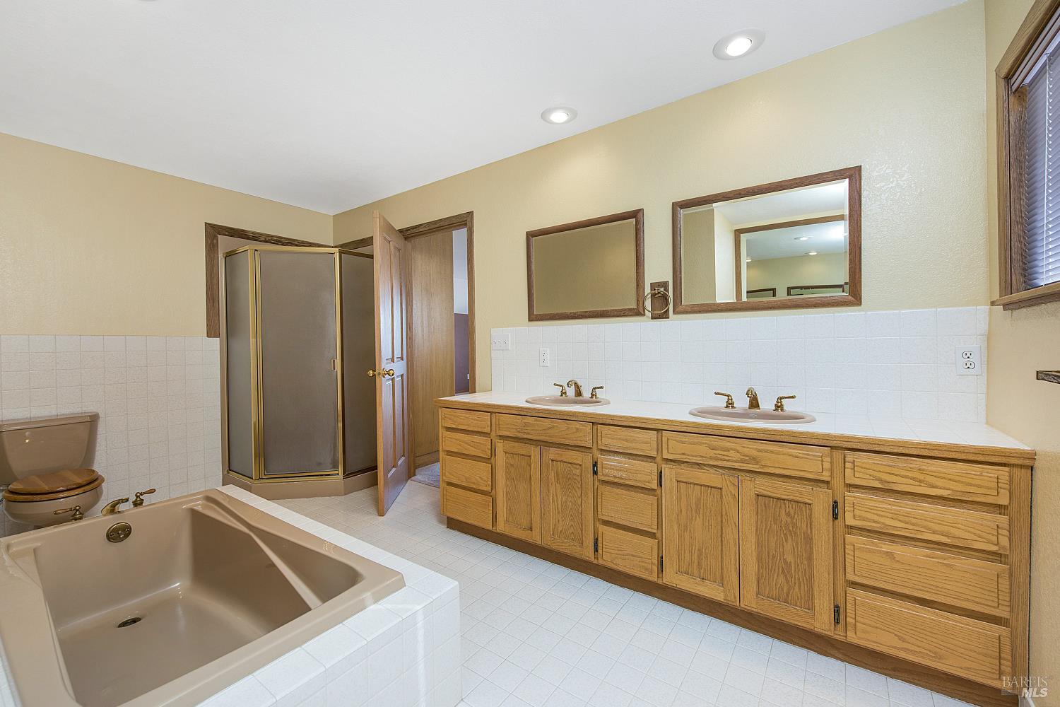 Detail Gallery Image 16 of 36 For 1524 Martin St, Lakeport,  CA 95453 - 4 Beds | 3 Baths