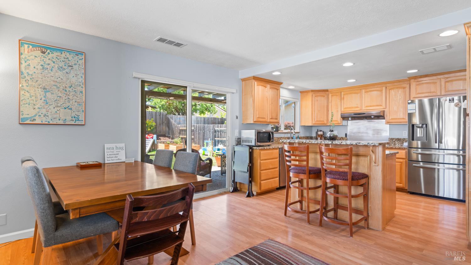 Detail Gallery Image 7 of 38 For 1192 Devonshire Dr, Vacaville,  CA 95687 - 4 Beds | 2/1 Baths