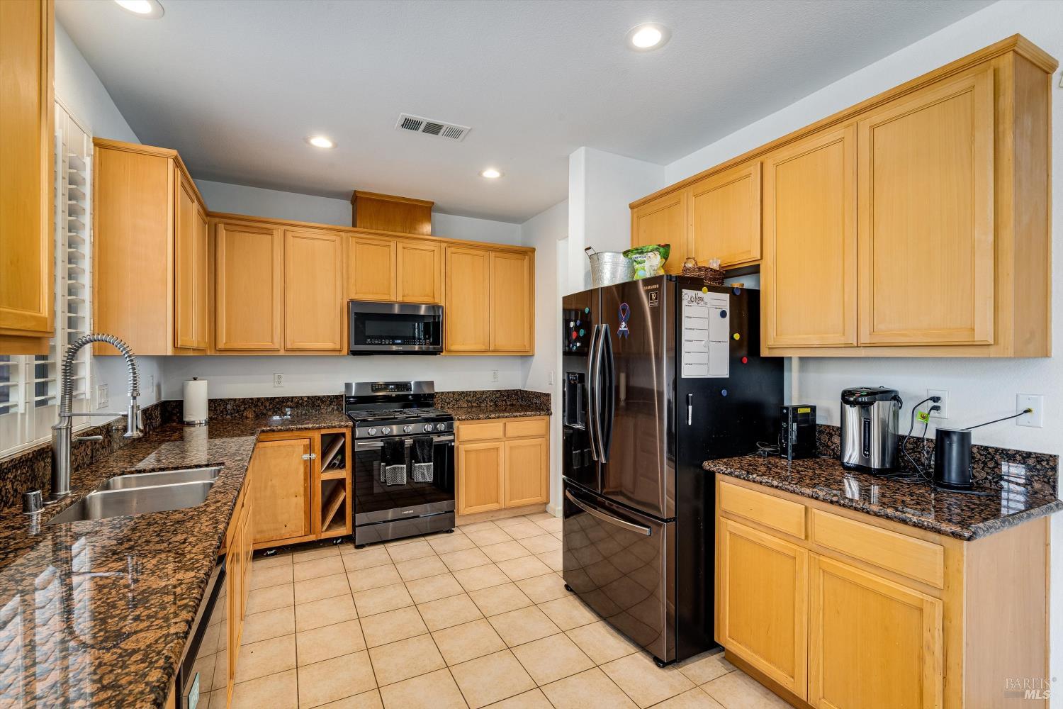 Detail Gallery Image 11 of 31 For 236 Cogburn Way, Vacaville,  CA 95687 - 5 Beds | 2/1 Baths