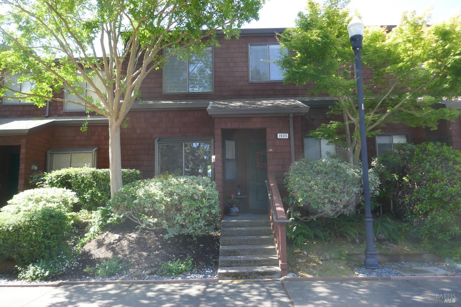 Detail Gallery Image 2 of 23 For 1025 Margaret Ct, Novato,  CA 94949 - 3 Beds | 2/1 Baths