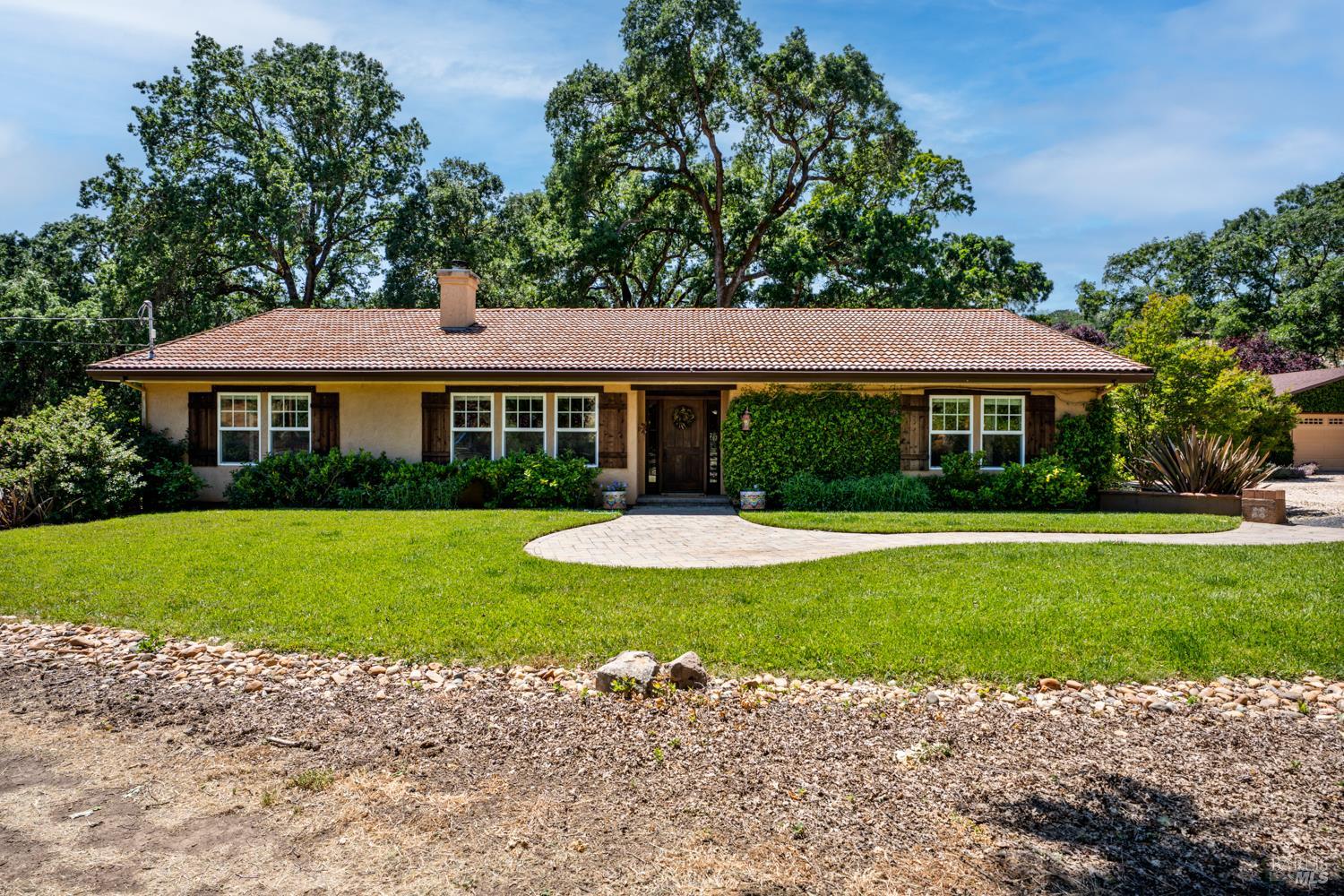 Detail Gallery Image 4 of 50 For 3700 Feliz Creek Rd, Hopland,  CA 95449 - 3 Beds | 3 Baths