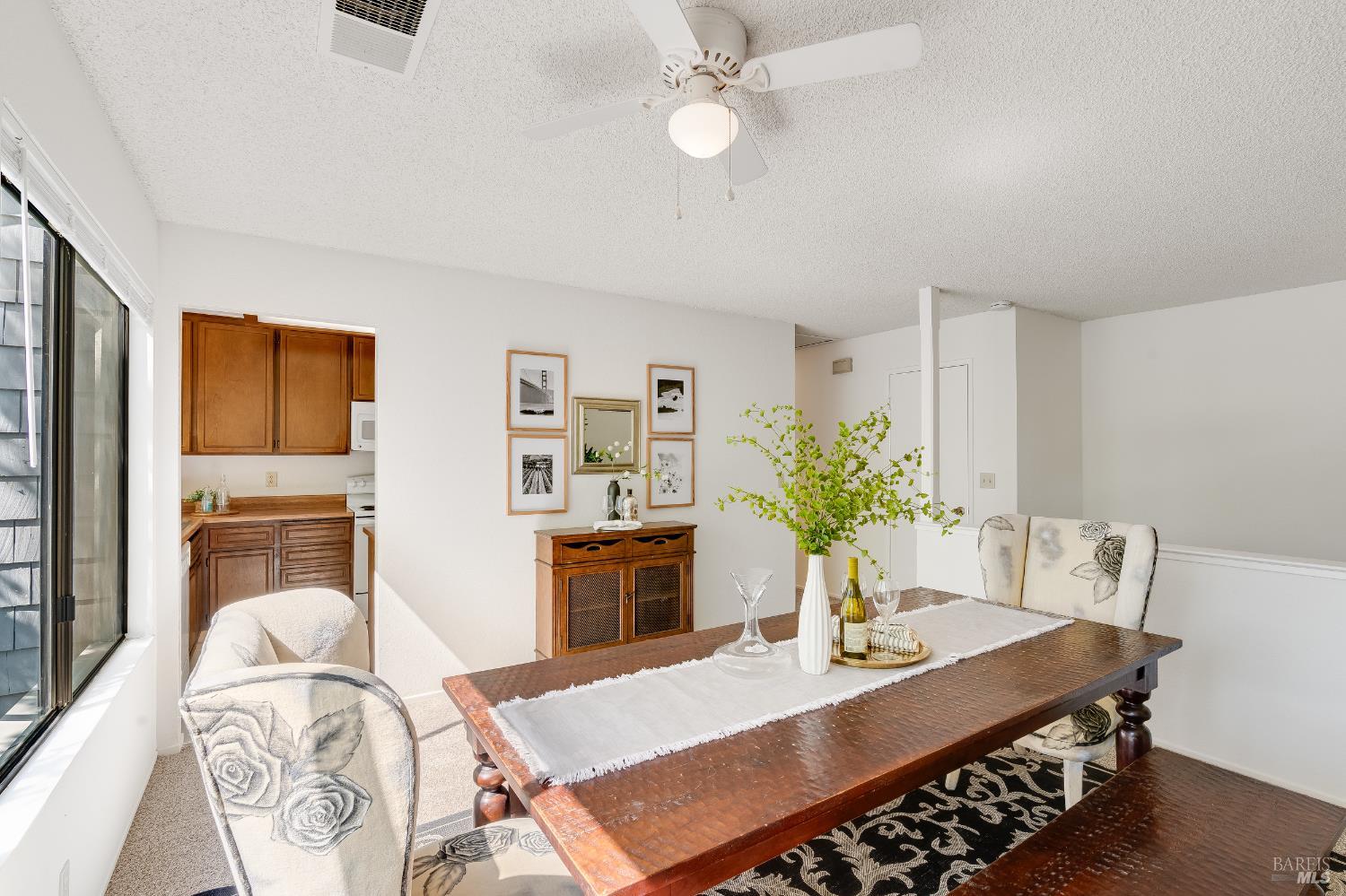 Detail Gallery Image 7 of 33 For 2000 Clearview Cir, Benicia,  CA 94510 - 3 Beds | 2/1 Baths