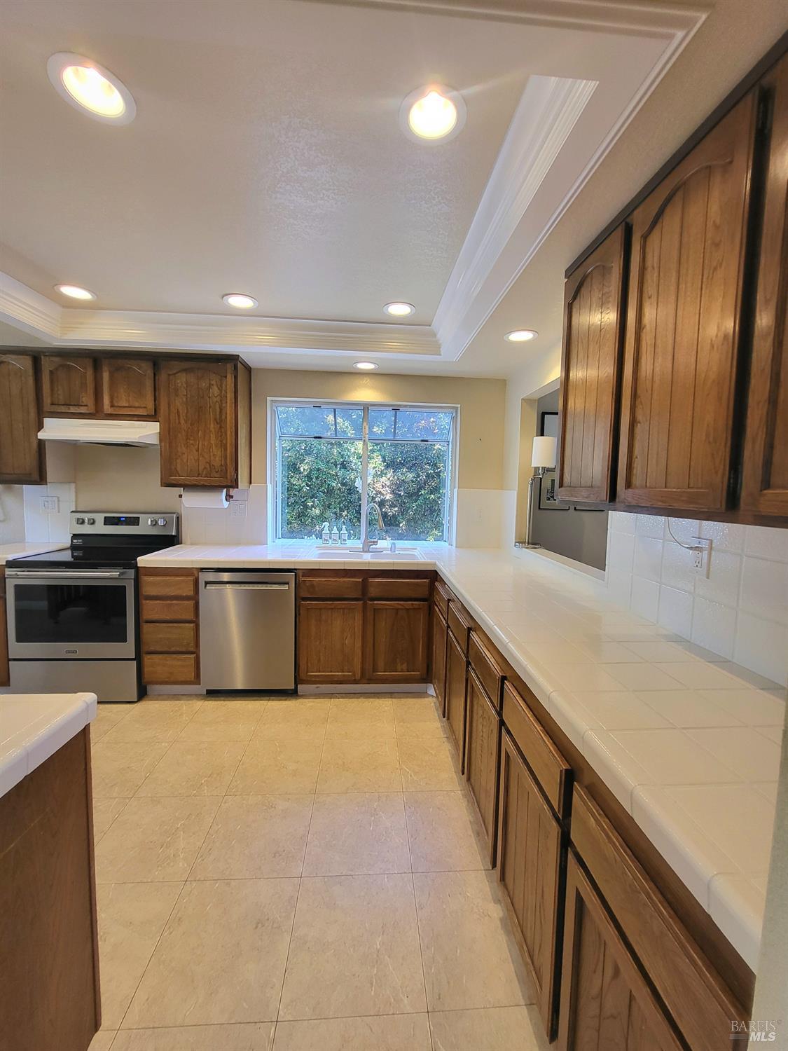 Detail Gallery Image 8 of 36 For 170 Moonraker Ct, Vallejo,  CA 94590 - 3 Beds | 2 Baths