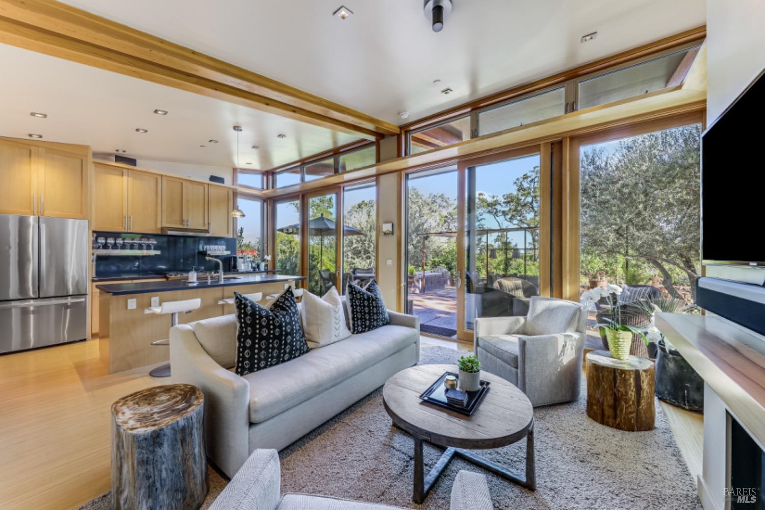Detail Gallery Image 17 of 70 For 1067 Darms Ln, Napa,  CA 94558 - 5 Beds | 3 Baths