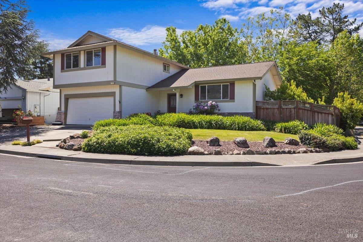 Detail Gallery Image 3 of 56 For 1503 Galaxy Ct, Rohnert Park,  CA 94928 - 4 Beds | 2/1 Baths