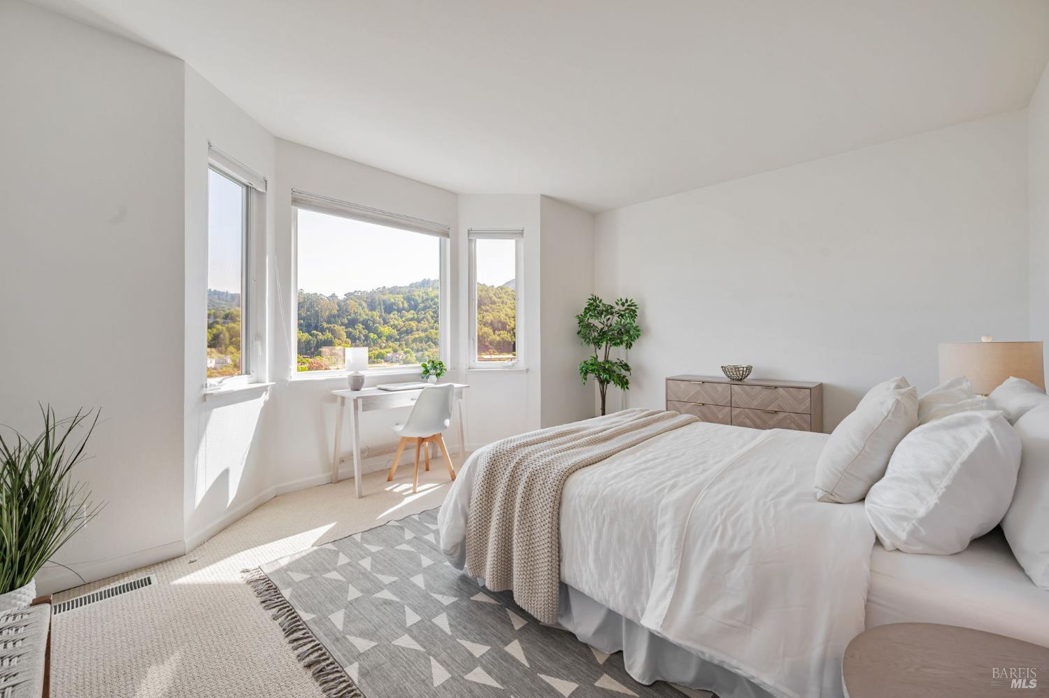 Detail Gallery Image 24 of 60 For 55 Tamalpais Rd, Kentfield,  CA 94904 - 4 Beds | 4 Baths