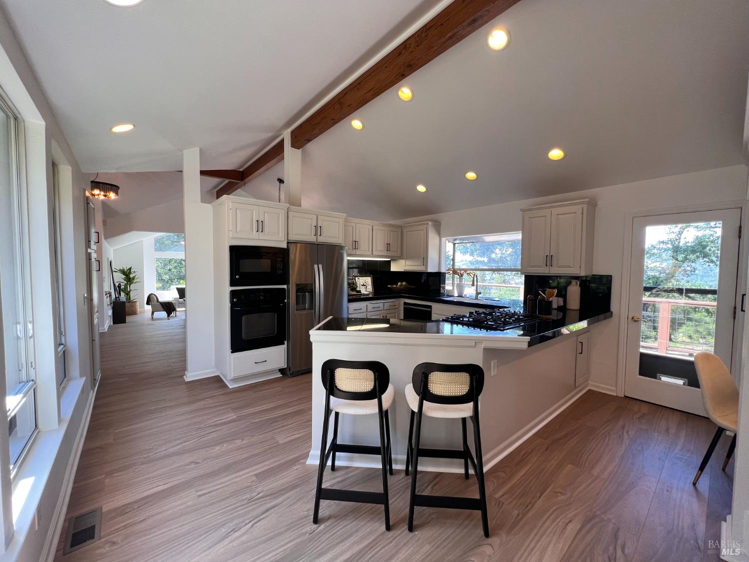 Detail Gallery Image 7 of 33 For 4383 Parker Hill Rd, Santa Rosa,  CA 95404 - 3 Beds | 3 Baths