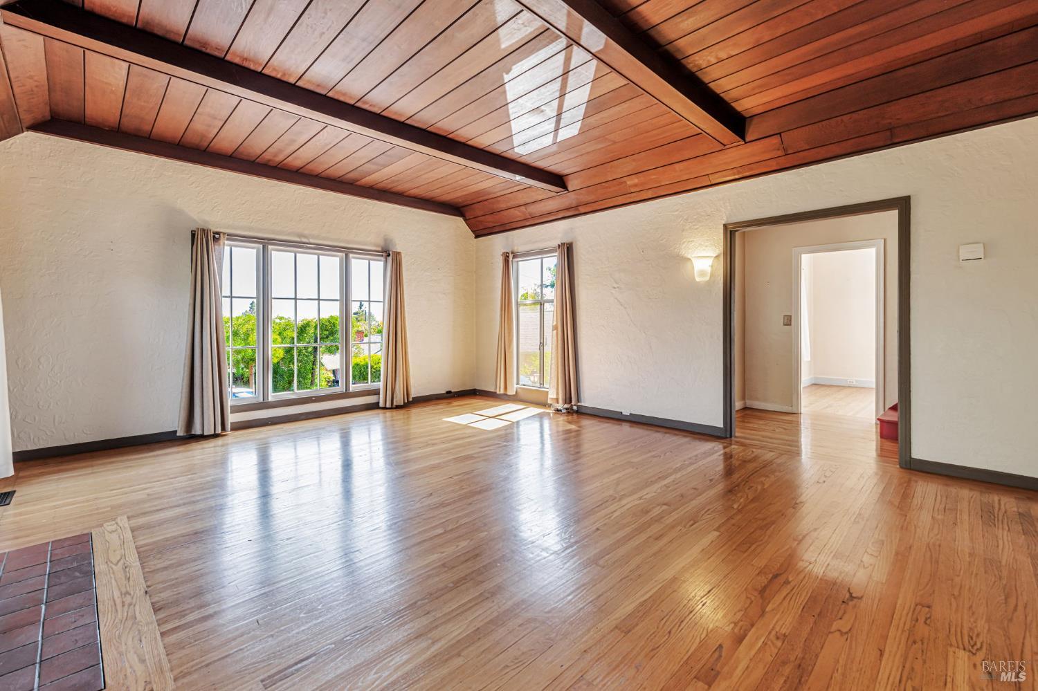Detail Gallery Image 7 of 38 For 20 Laurel Ave, Petaluma,  CA 94952 - 2 Beds | 1 Baths