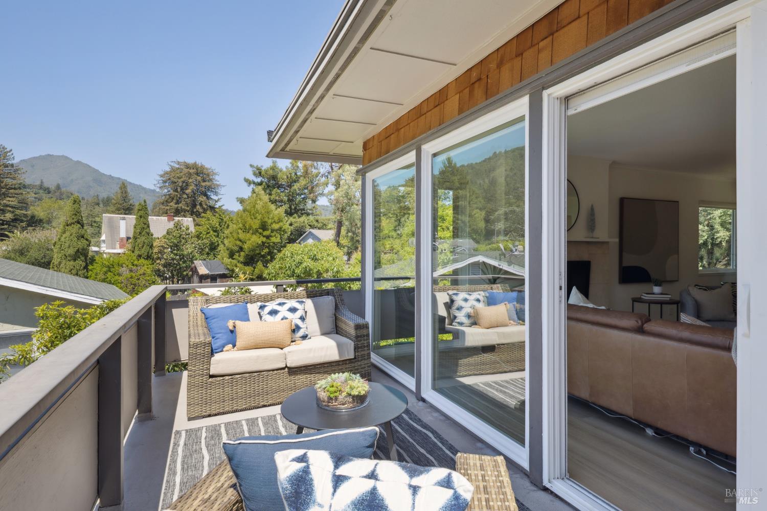 Detail Gallery Image 11 of 24 For 40 Redwood Ave, Corte Madera,  CA 94925 - 2 Beds | 2 Baths