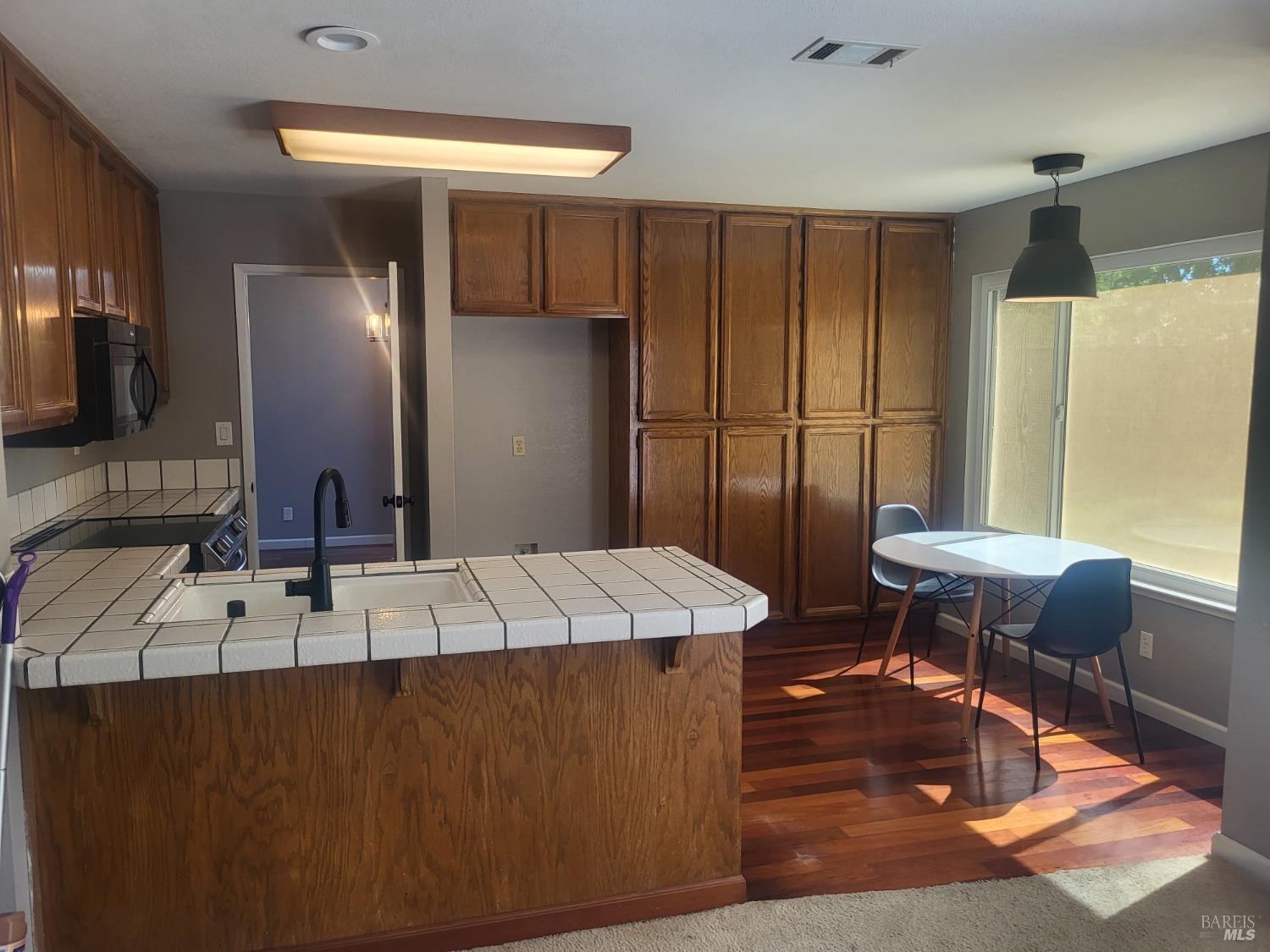 Detail Gallery Image 8 of 27 For 496 Lupine Cir, Vacaville,  CA 95687 - 3 Beds | 2/1 Baths