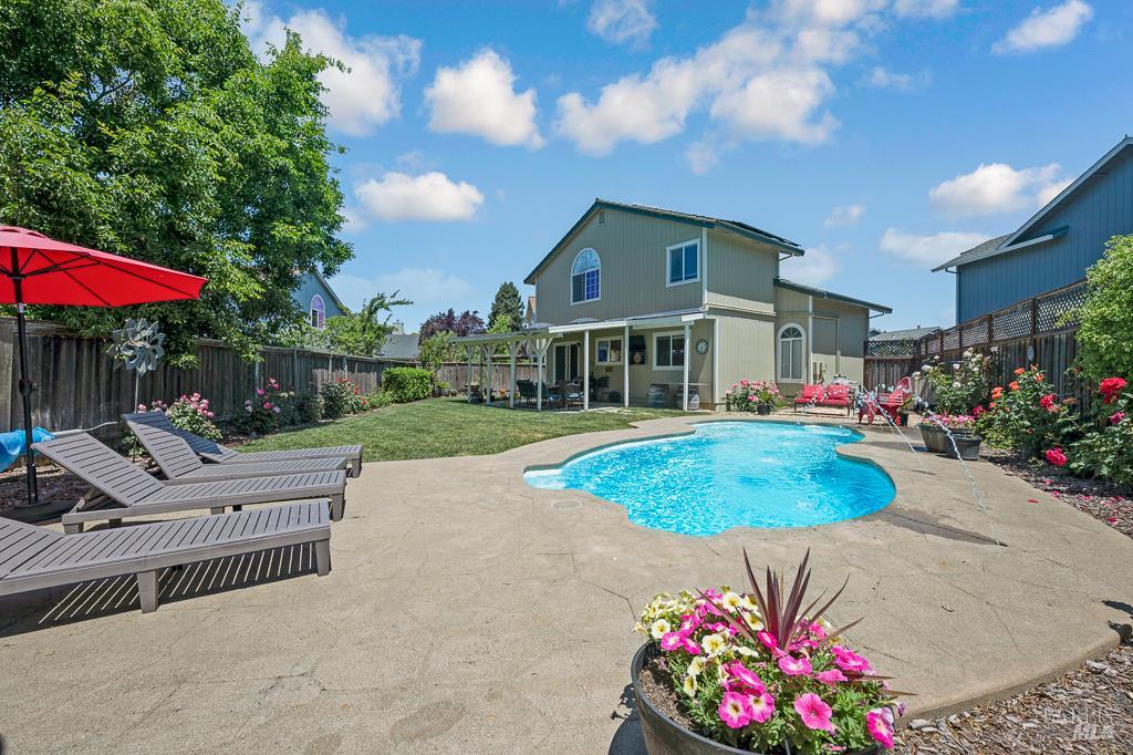 Detail Gallery Image 35 of 46 For 1405 Montana Pl, Rohnert Park,  CA 94928 - 4 Beds | 2/1 Baths