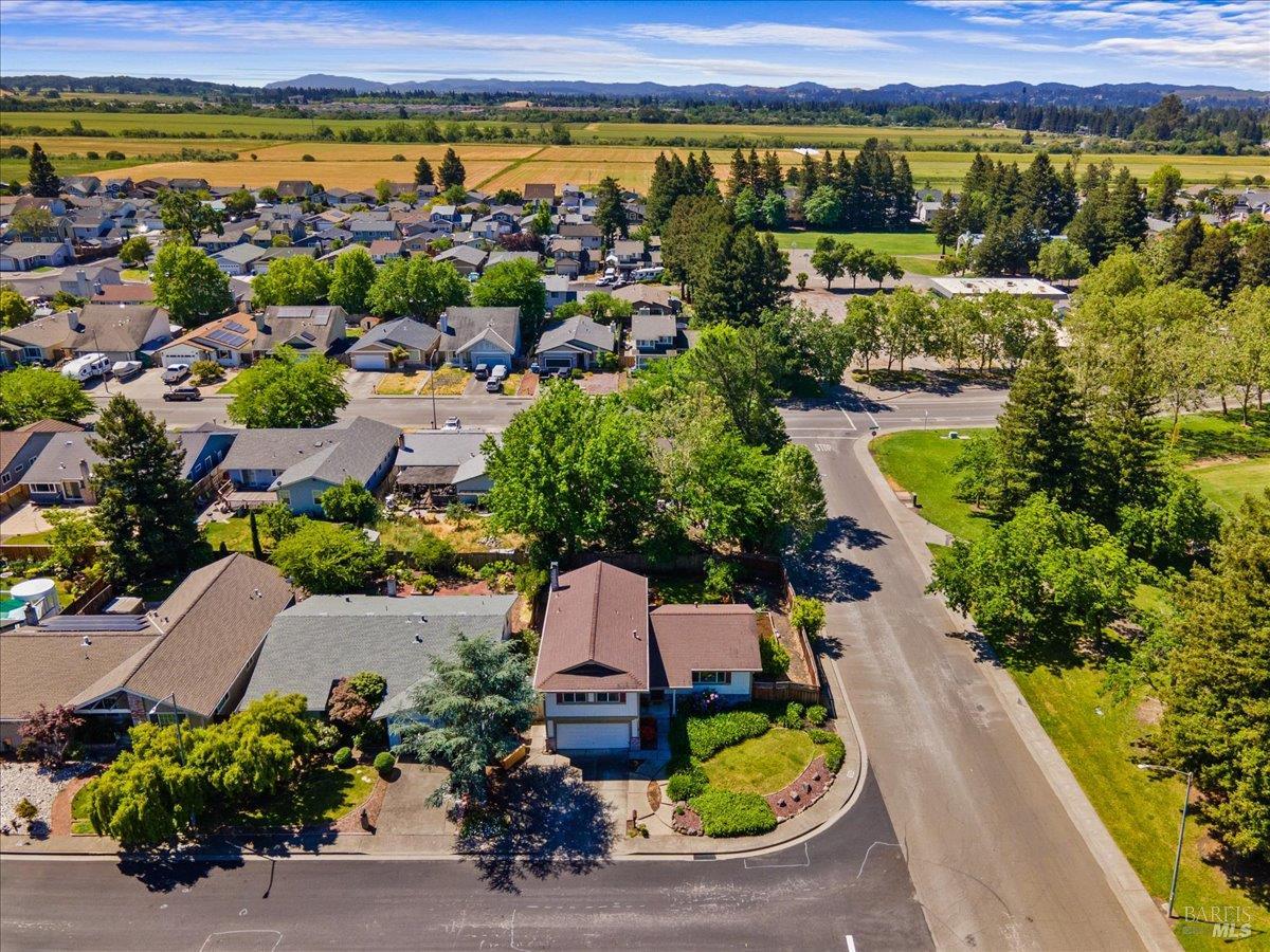 Detail Gallery Image 49 of 56 For 1503 Galaxy Ct, Rohnert Park,  CA 94928 - 4 Beds | 2/1 Baths