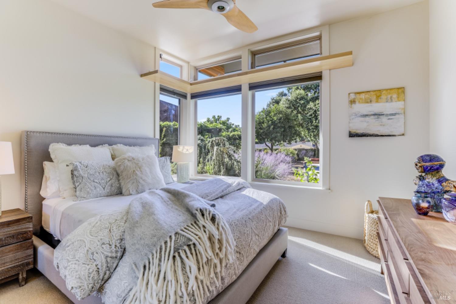Detail Gallery Image 22 of 70 For 1067 Darms Ln, Napa,  CA 94558 - 5 Beds | 3 Baths