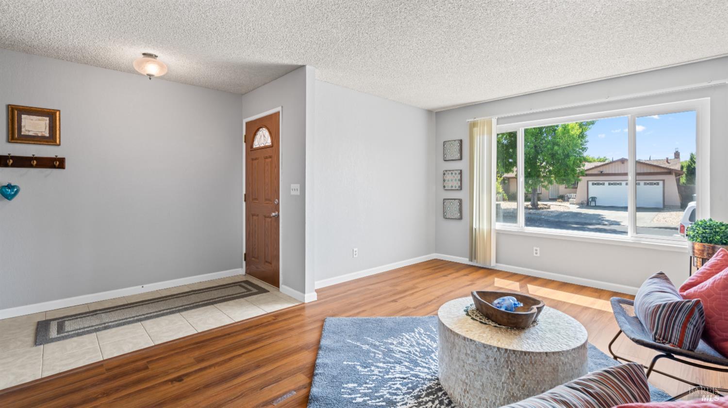 Detail Gallery Image 5 of 41 For 155 Midvale Dr, Vacaville,  CA 95687 - 4 Beds | 2 Baths