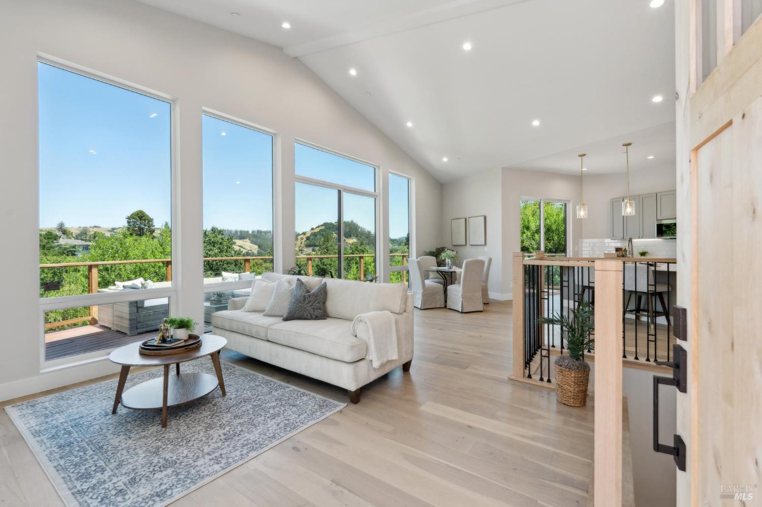 Detail Gallery Image 3 of 56 For 745 Redwood Rd, San Anselmo,  CA 94960 - 4 Beds | 3/1 Baths