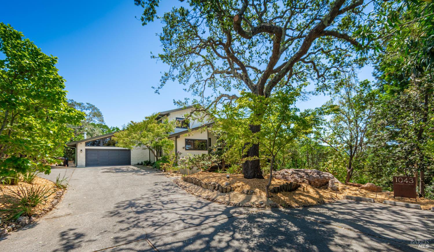 Detail Gallery Image 3 of 79 For 1043 La Quinta Ct, Napa,  CA 94559 - 4 Beds | 3/1 Baths