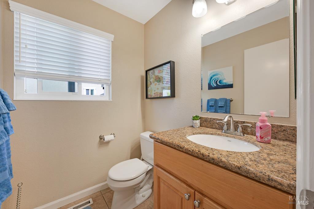Detail Gallery Image 16 of 46 For 1405 Montana Pl, Rohnert Park,  CA 94928 - 4 Beds | 2/1 Baths