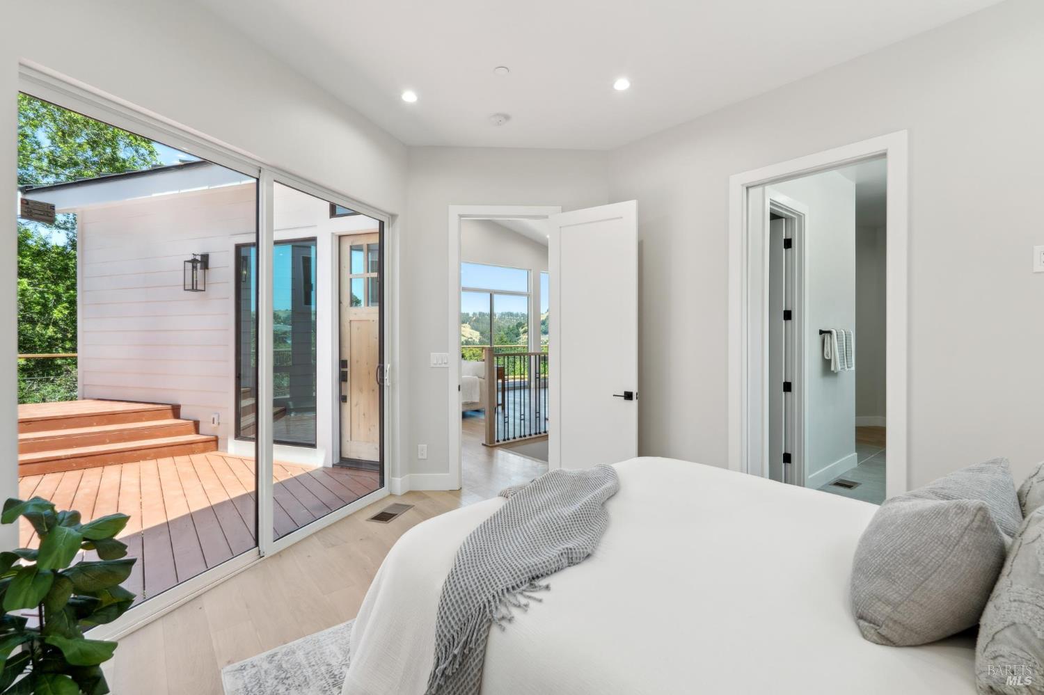 Detail Gallery Image 27 of 56 For 745 Redwood Rd, San Anselmo,  CA 94960 - 4 Beds | 3/1 Baths