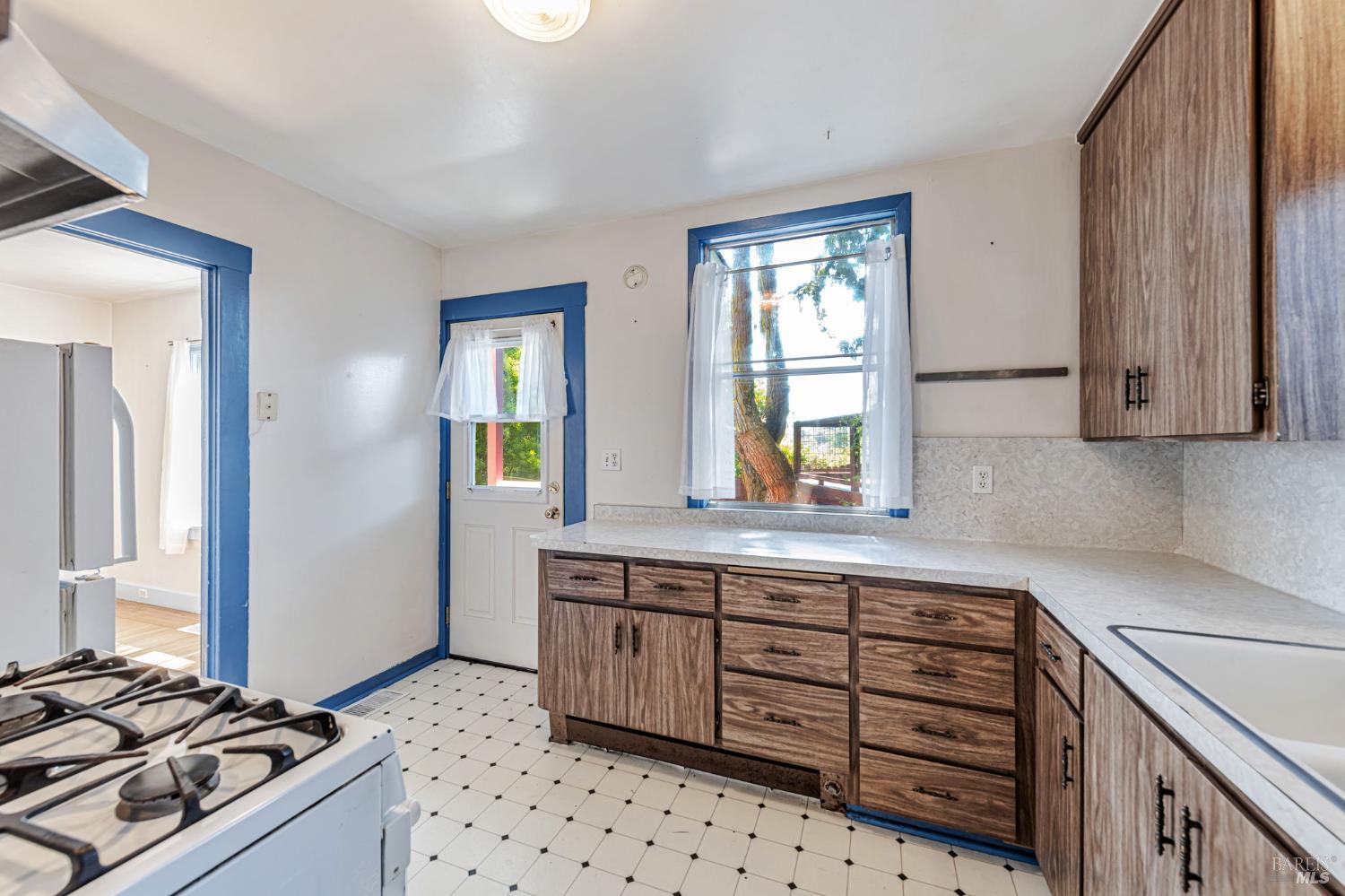 Detail Gallery Image 9 of 38 For 20 Laurel Ave, Petaluma,  CA 94952 - 2 Beds | 1 Baths