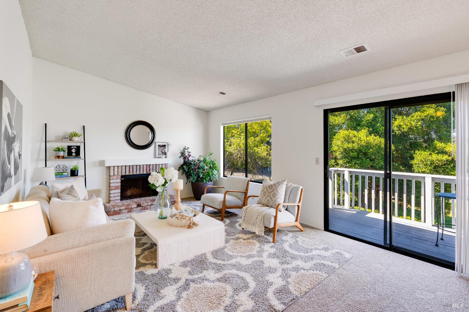 Detail Gallery Image 13 of 33 For 2000 Clearview Cir, Benicia,  CA 94510 - 3 Beds | 2/1 Baths