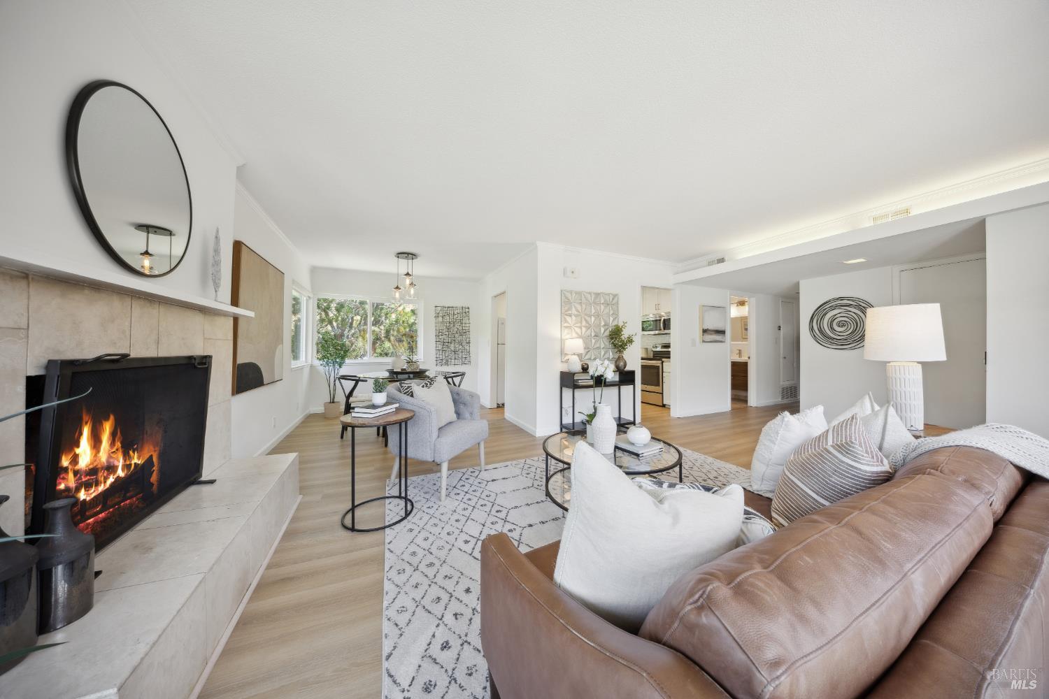 Detail Gallery Image 21 of 24 For 40 Redwood Ave, Corte Madera,  CA 94925 - 2 Beds | 2 Baths