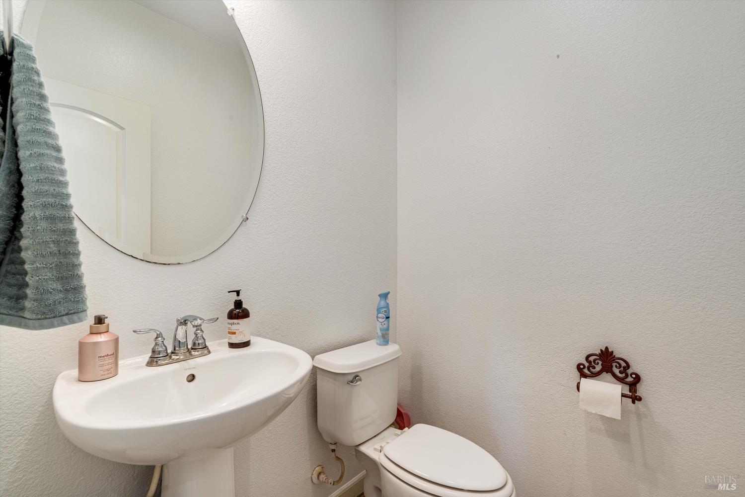 Detail Gallery Image 7 of 31 For 236 Cogburn Way, Vacaville,  CA 95687 - 5 Beds | 2/1 Baths
