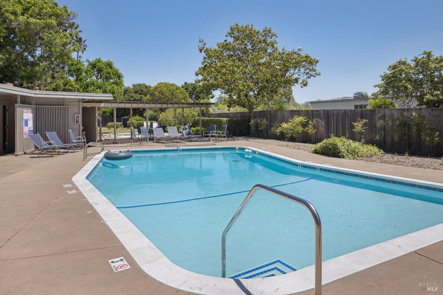 Detail Gallery Image 12 of 24 For 40 Redwood Ave, Corte Madera,  CA 94925 - 2 Beds | 2 Baths