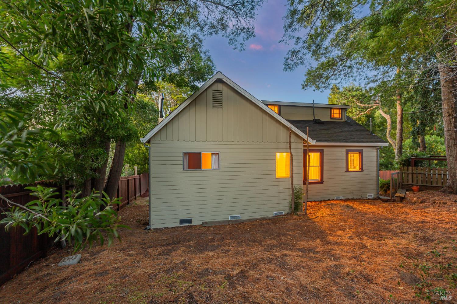 Detail Gallery Image 28 of 38 For 20 Laurel Ave, Petaluma,  CA 94952 - 2 Beds | 1 Baths